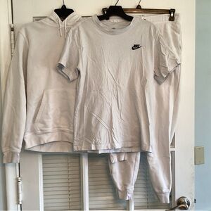 Nike Light Gray 3-Piece Loungewear Set – Hoodie, Tee & Joggers